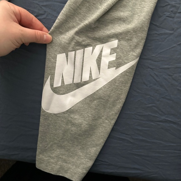 Grey Nike Women’s Plus Leggings - Picture 2 of 3